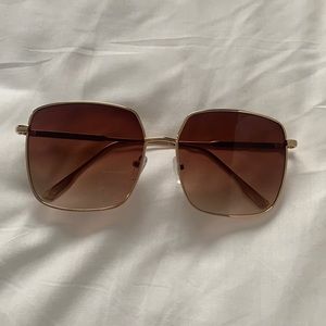 Retro oversized sunglasses